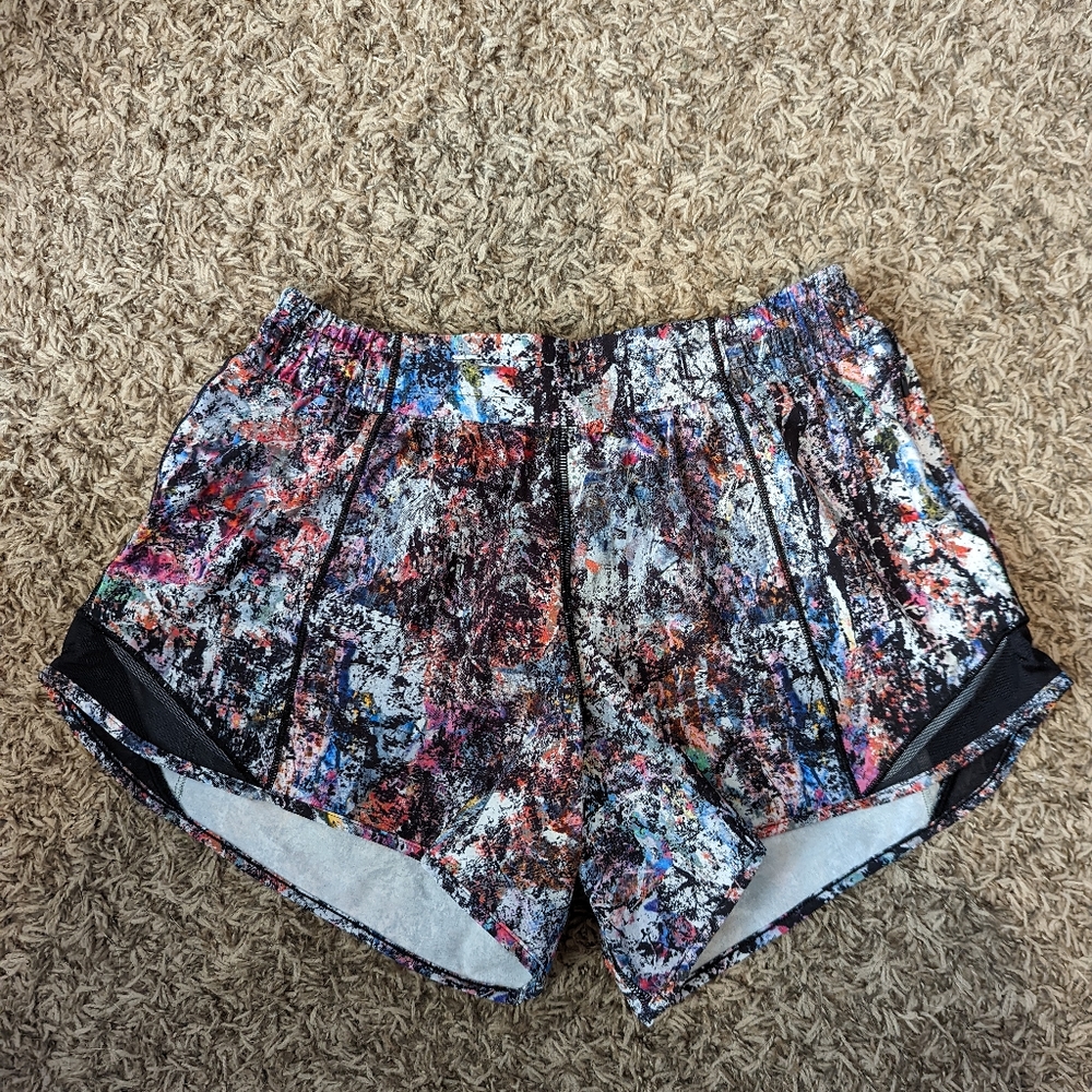 Lululemon Vitalize Multi Hotty Hot Shorts 4"
